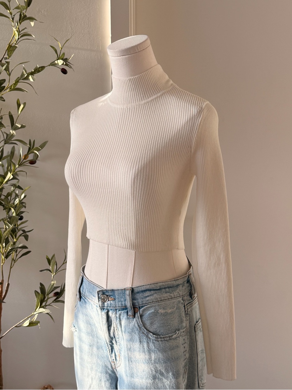 Women's White Ribbed Mock Neck Long-Sleeve Top